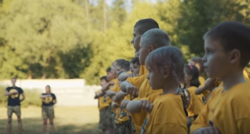 Camp d'entraînement pour enfants organisé par le bataillon Azov à partir de 2015